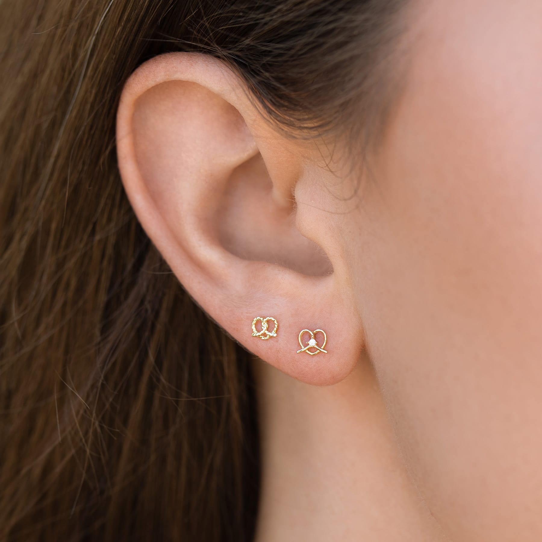 10k Solid Gold Pretzel Twist Ball Back Stud